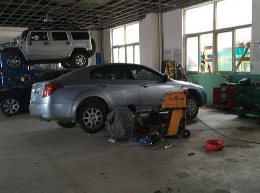 汽車為何不能在修理廠過夜？修車師傅揭秘行業秘密，網友心寒汽車零配件內幕